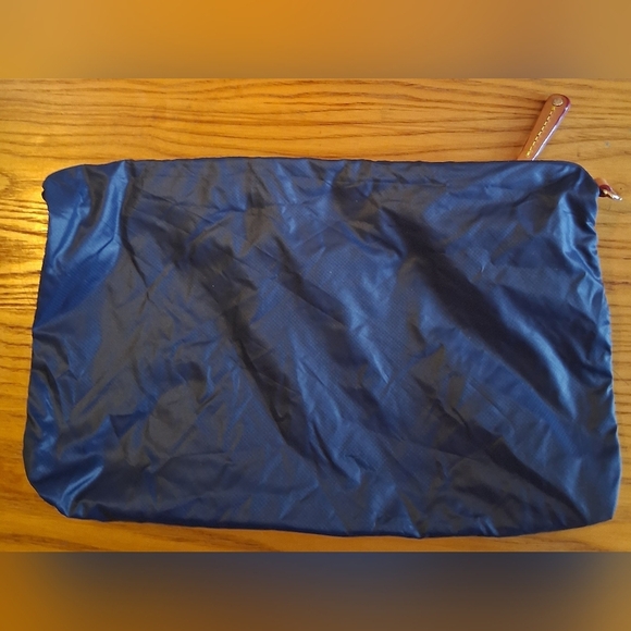 EUC MZ Wallace Sutton Blue Nylon Puffer Travel Cosmetic Makeup Beauty Pouch Bag - Picture 2 of 5